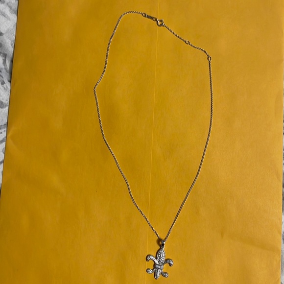 Fleur de lis charm in a silver adjustable length chain. 925 silver - Picture 1 of 4